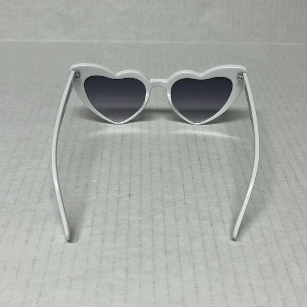 White retro flirty Heart Sunglasses Bachelorette Barbiecore vacation valentines - Picture 9 of 12